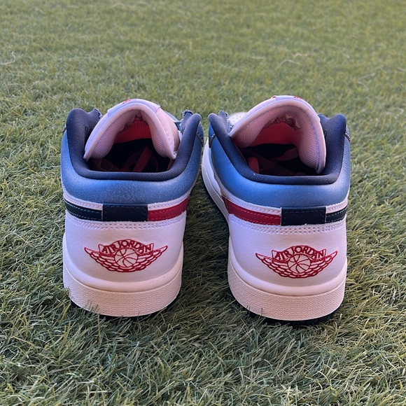 Air Jordan 1 Low SE - Picture 3 of 5